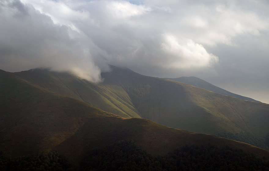 Боржава. Гора Стій - 1681 м у хмарах. 