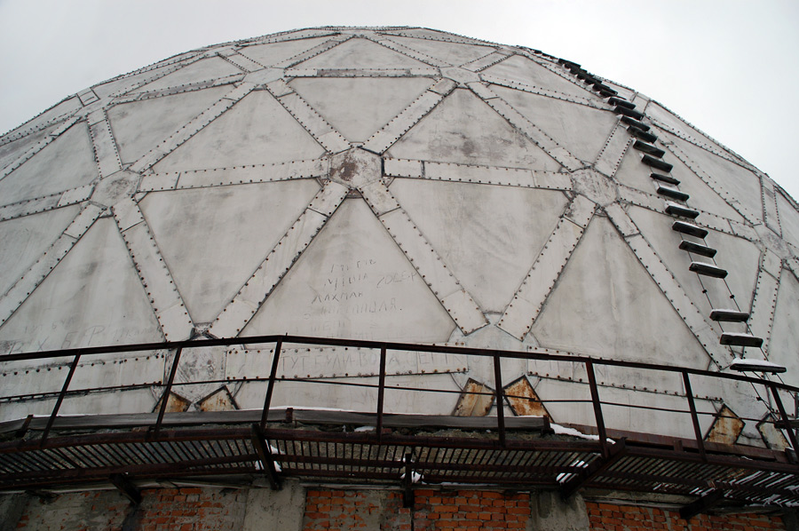 Захисний радіопрозорий купол 